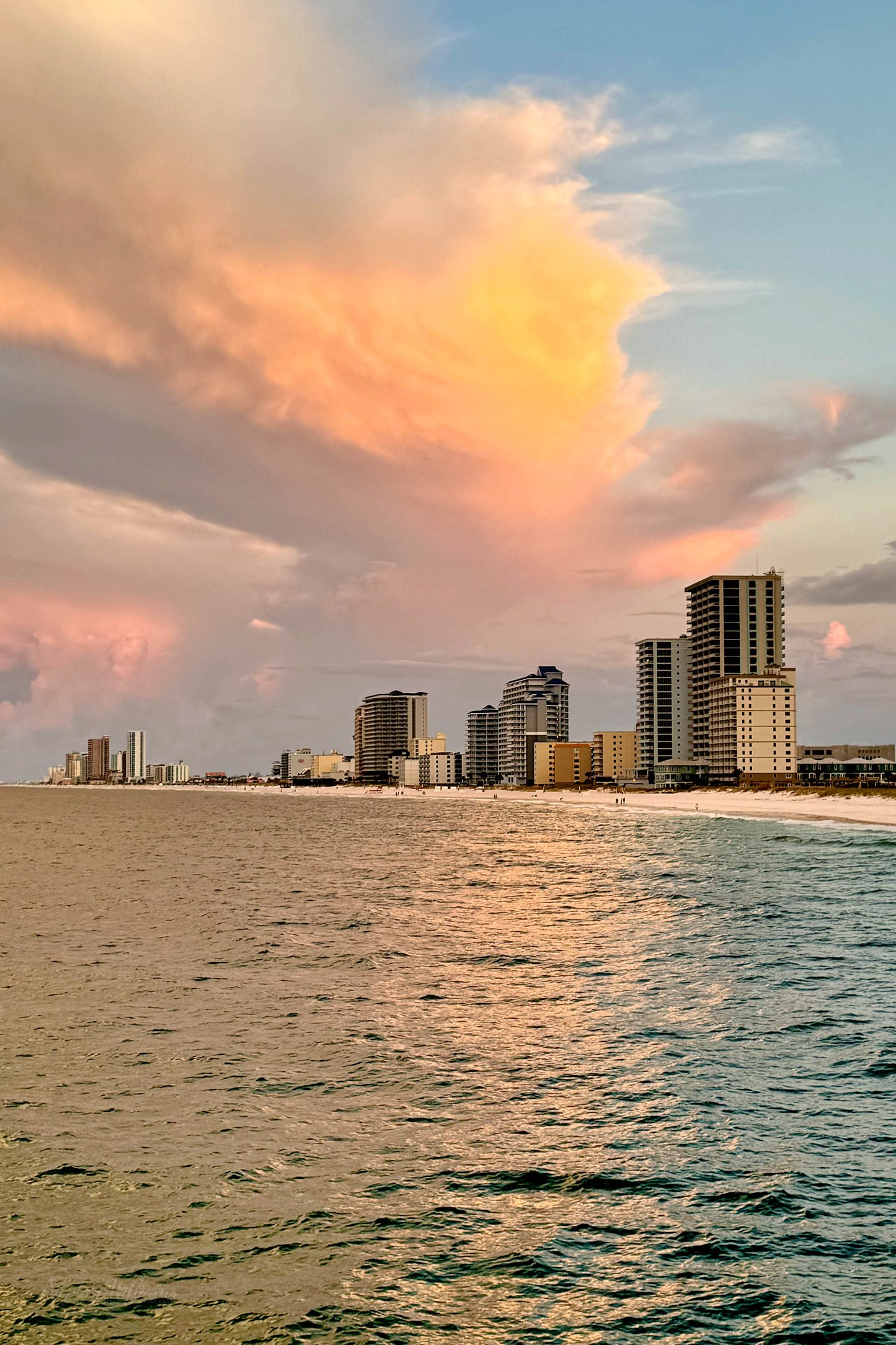 DESTINATIONS / Gulf Shores AL - Public Beach and Skyline